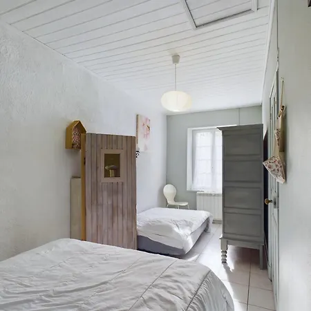 Ideal Pour 2 Adultes Et 3 Enfants - Sur 펜션